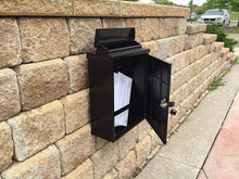 Load image into Gallery viewer, Amoylimai Philip Outdoor European Style Mailbox Rooster